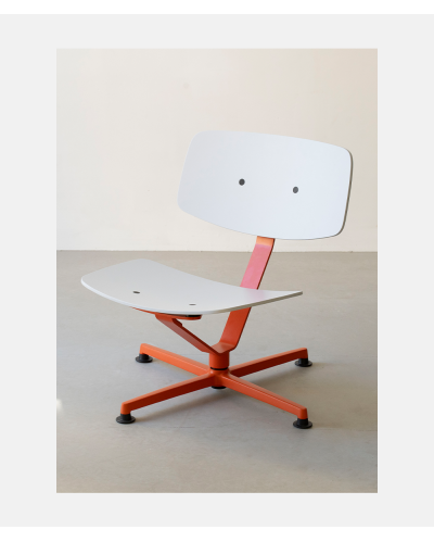 Raawii ARBA Lounge Chair - Orange Base / Light Grey Shell