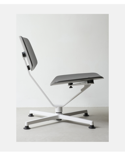 Raawii ARBA Lounge Chair - Light Grey Base / Anthracite Shell